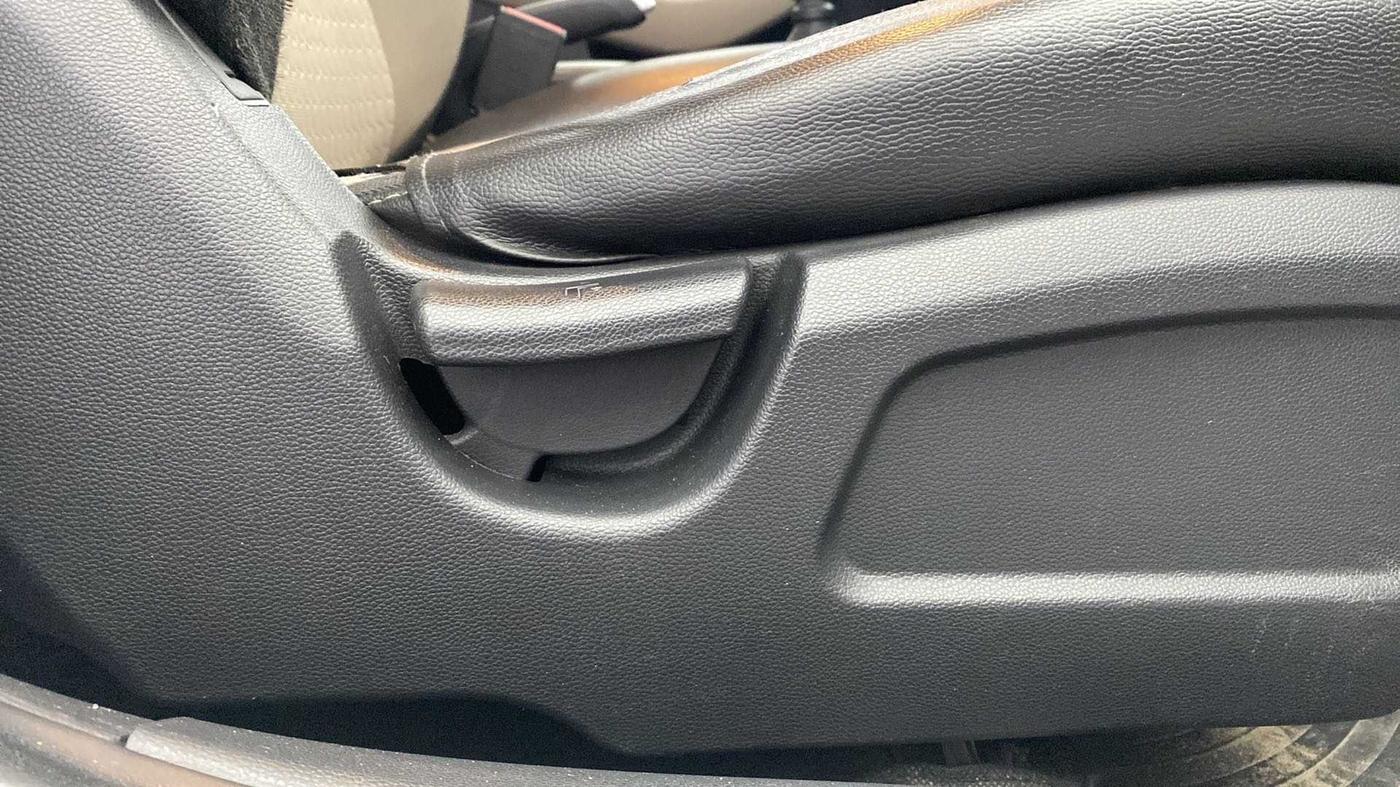 2016 Hyundai Elite i20 MAGNA 1.2, Petrol, Manual, 38,654 km, Driver Side Adjustment Panel