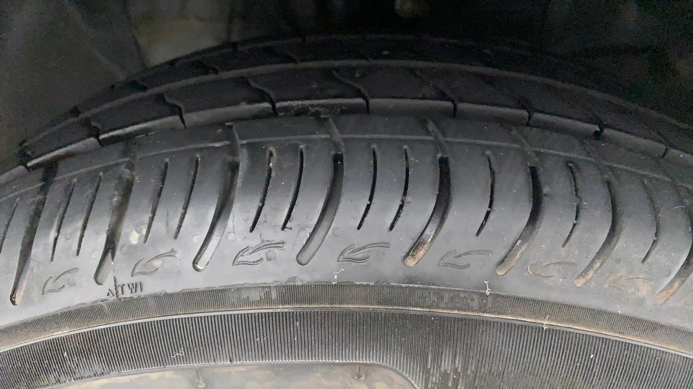 2015 Honda City 1.5L I-VTEC SV CVT, Petrol, Automatic, 1,17,643 km, Right Front Tyre Tread
