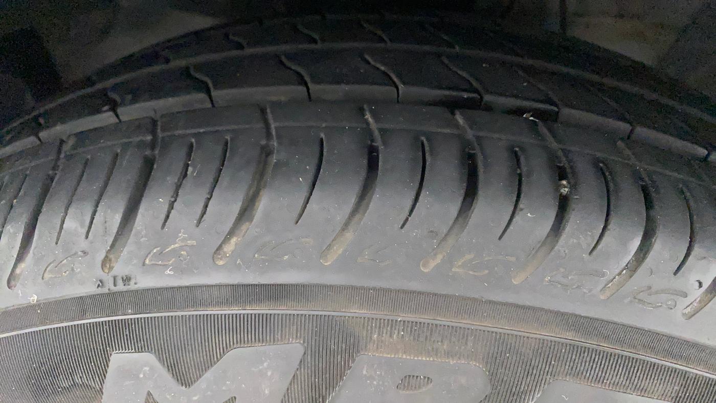 2015 Honda City 1.5L I-VTEC SV CVT, Petrol, Automatic, 1,17,643 km, Left Front Tyre Tread