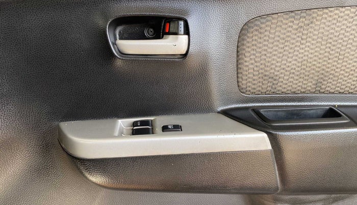2015 Maruti Wagon R 1.0 LXI, Petrol, Manual, 44,237 km, Driver Side Door Panels Control