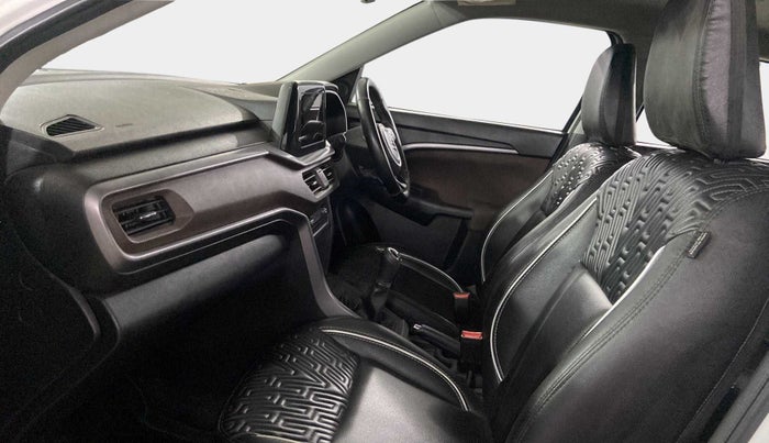 2022 Maruti BREZZA ZXI SMART HYBRID , Petrol, Manual, 26,559 km, Right Side Front Door Cabin