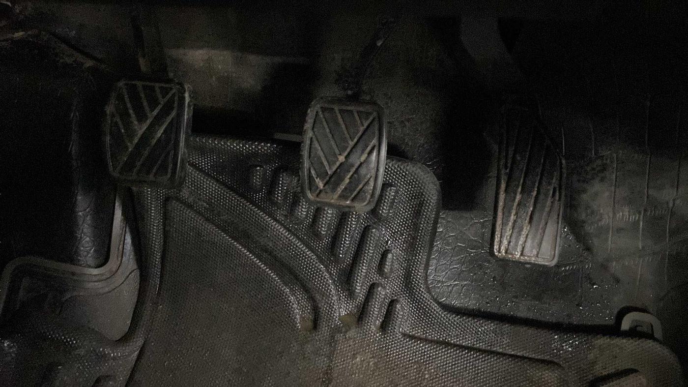 2022 Maruti BREZZA ZXI SMART HYBRID , Petrol, Manual, 26,559 km, Pedals