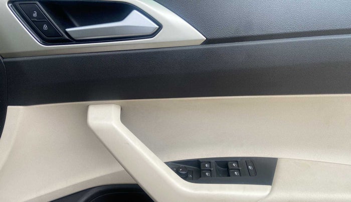 2022 Volkswagen VIRTUS TOPLINE TSI 1.0 AT, Petrol, Automatic, 22,914 km, Driver Side Door Panels Control