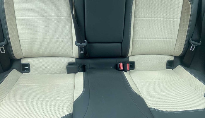 2022 Volkswagen VIRTUS TOPLINE TSI 1.0 AT, Petrol, Automatic, 22,914 km, Second-row right seat - Armrest has minor damage