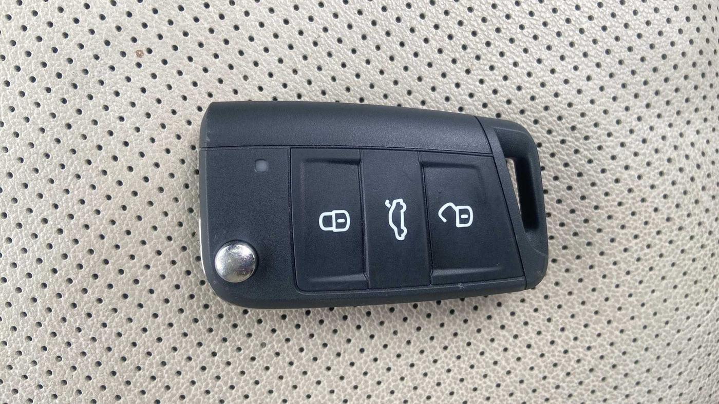 2022 Volkswagen VIRTUS TOPLINE TSI 1.0 AT, Petrol, Automatic, 22,914 km, Key Close Up