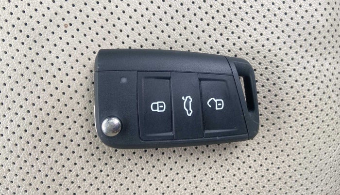 2022 Volkswagen VIRTUS TOPLINE TSI 1.0 AT, Petrol, Automatic, 22,914 km, Key Close Up