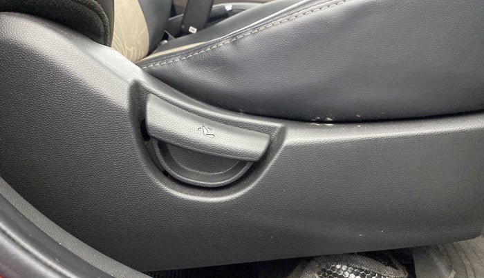 2018 Hyundai Grand i10 SPORTZ (O) AT 1.2 KAPPA VTVT, Petrol, Automatic, 49,452 km, Driver Side Adjustment Panel