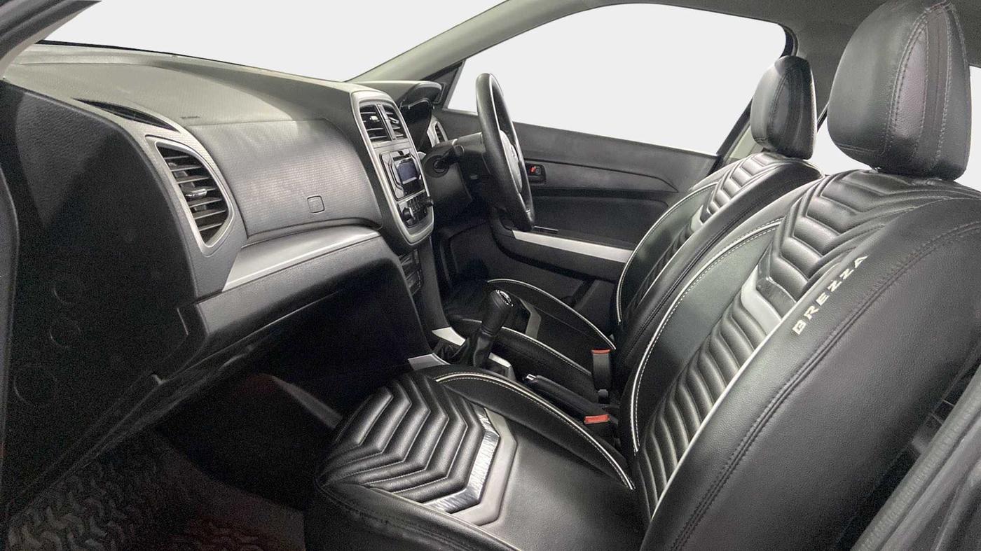 2021 Maruti Vitara Brezza VXI, Petrol, Manual, 12,057 km, Right Side Front Door Cabin
