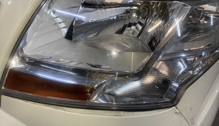 2018 Mahindra TUV300 T8, Diesel, Manual, 54,635 km, Left headlight - Minor scratches