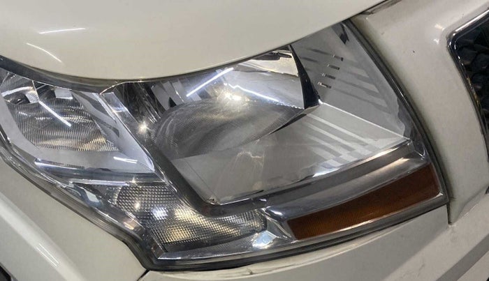 2018 Mahindra TUV300 T8, Diesel, Manual, 54,635 km, Right headlight - Minor scratches