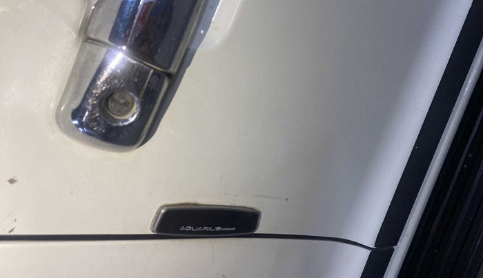 2018 Mahindra TUV300 T8, Diesel, Manual, 54,635 km, Driver-side door - Slightly rusted