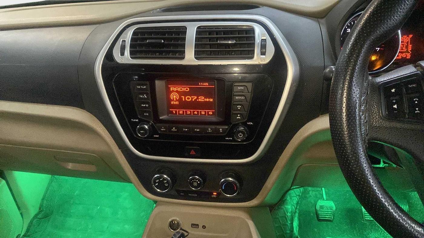 2018 Mahindra TUV300 T8, Diesel, Manual, 54,635 km, Air Conditioner