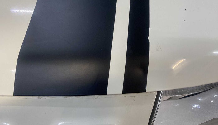2018 Mahindra TUV300 T8, Diesel, Manual, 54,635 km, Bonnet (hood) - Slightly dented