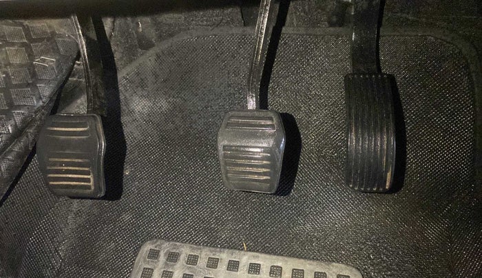 2018 Mahindra TUV300 T8, Diesel, Manual, 54,635 km, Pedals