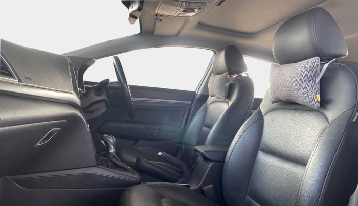 2017 Hyundai New Elantra 1.6 SX (O) AT DIESEL, Diesel, Automatic, 83,806 km, Right Side Front Door Cabin