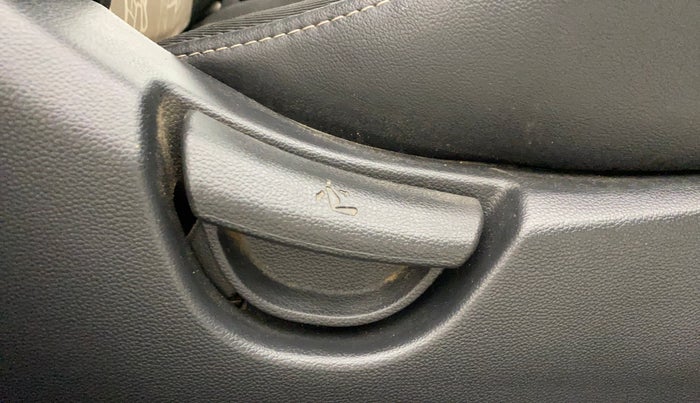 2017 Hyundai Grand i10 SPORTZ (O) 1.2 KAPPA VTVT, Petrol, Manual, 69,671 km, Driver Side Adjustment Panel