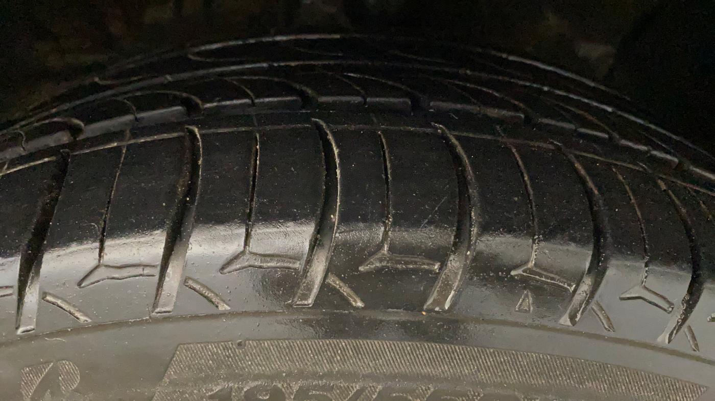 2020 Hyundai Verna SX 1.5 VTVT, Petrol, Manual, 70,139 km, Right Front Tyre Tread