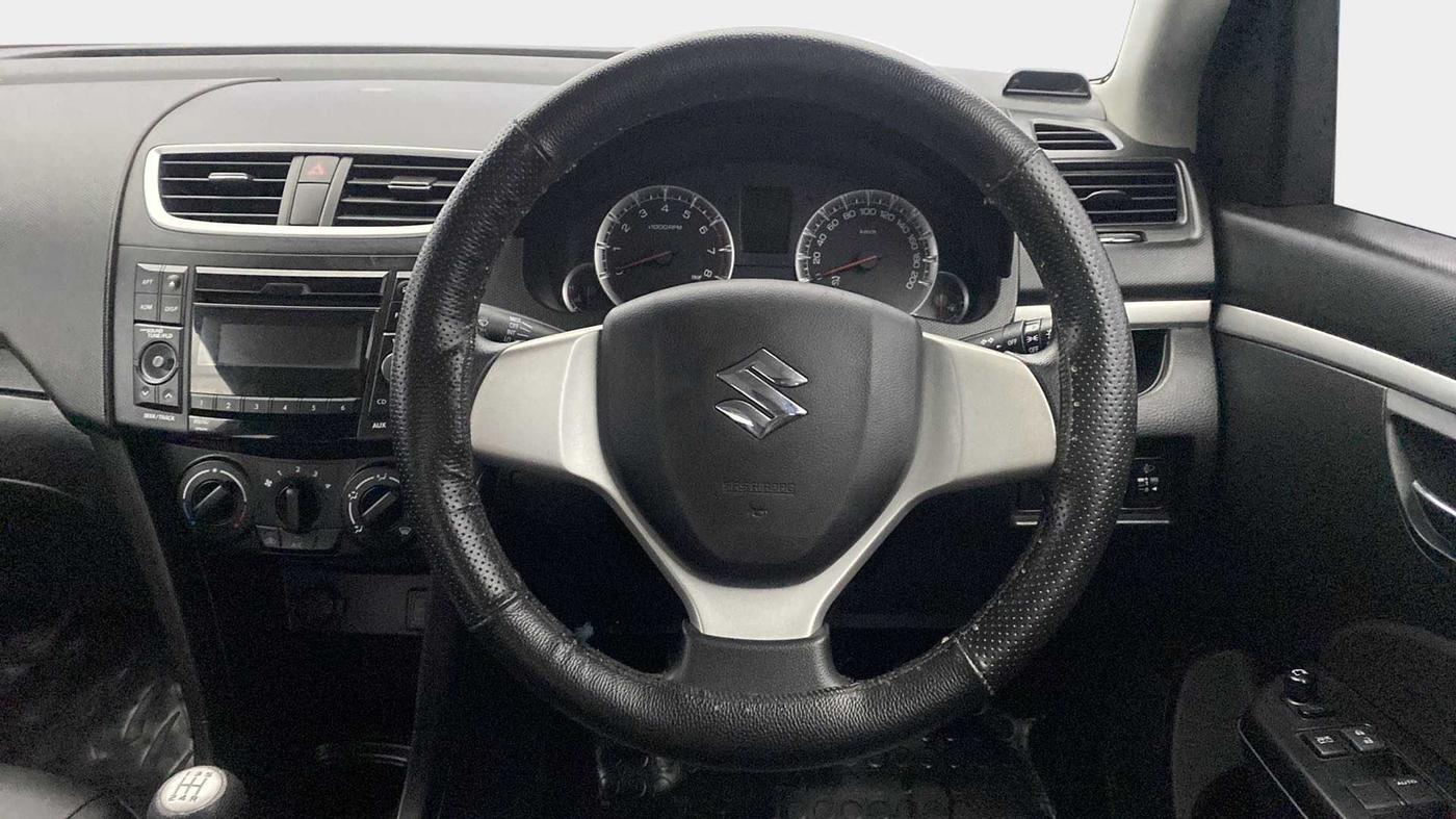 2017 Maruti Swift VXI O, Petrol, Manual, 32,914 km, Steering Wheel Close Up
