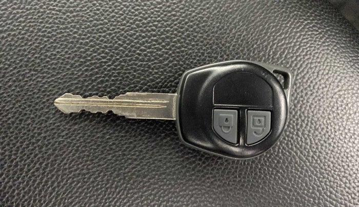 2017 Maruti Swift VXI O, Petrol, Manual, 32,914 km, Key Close Up