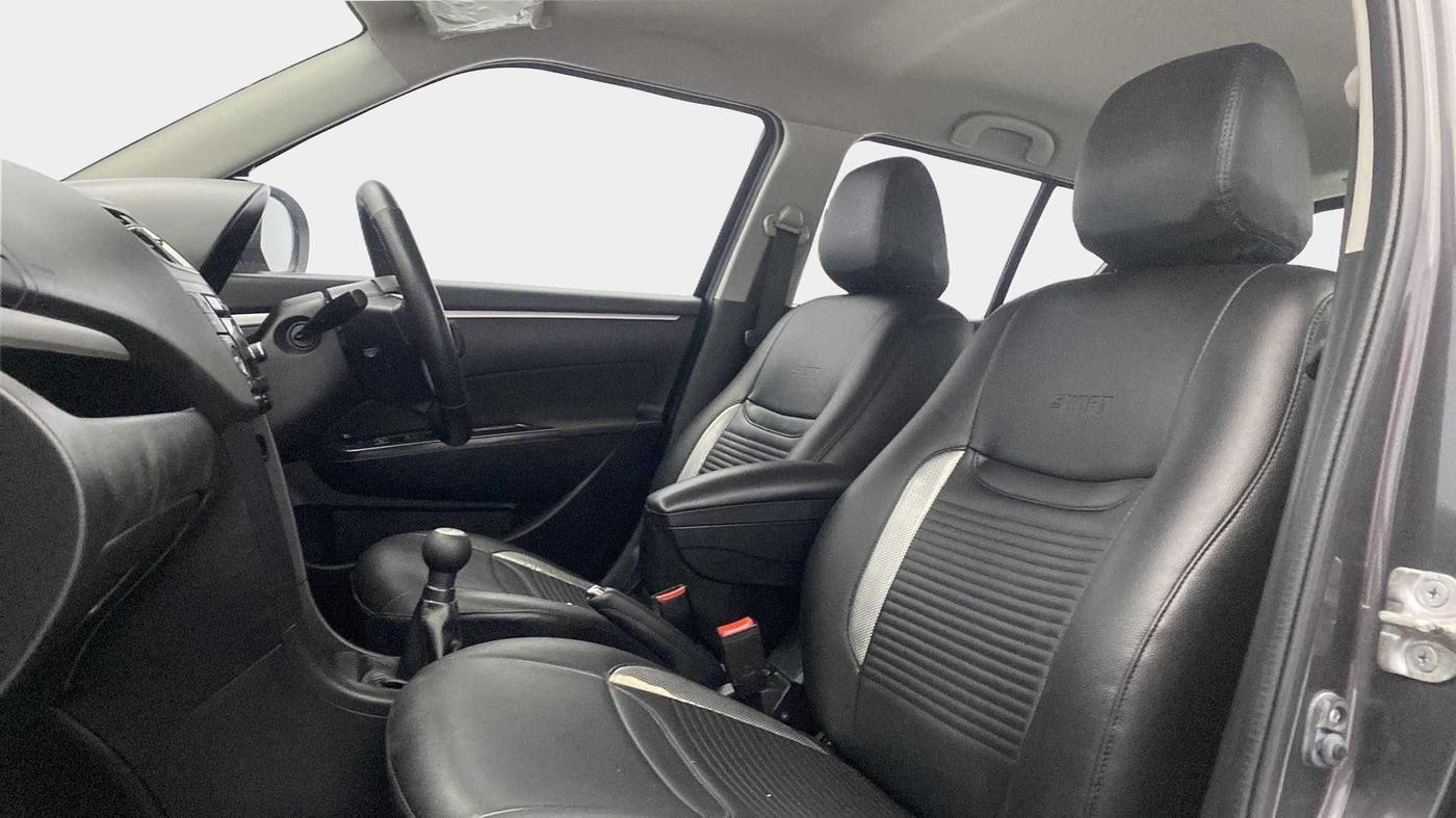 2017 Maruti Swift VXI O, Petrol, Manual, 32,914 km, Right Side Front Door Cabin