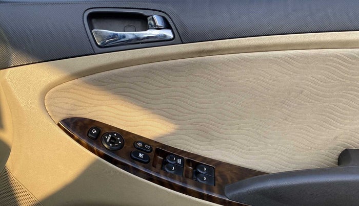 2014 Hyundai Verna FLUIDIC 1.4 VTVT CX, Petrol, Manual, 43,417 km, Driver Side Door Panels Control