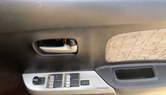 2013 Maruti Wagon R 1.0 VXI, Petrol, Manual, 64,611 km, Driver Side Door Panels Control