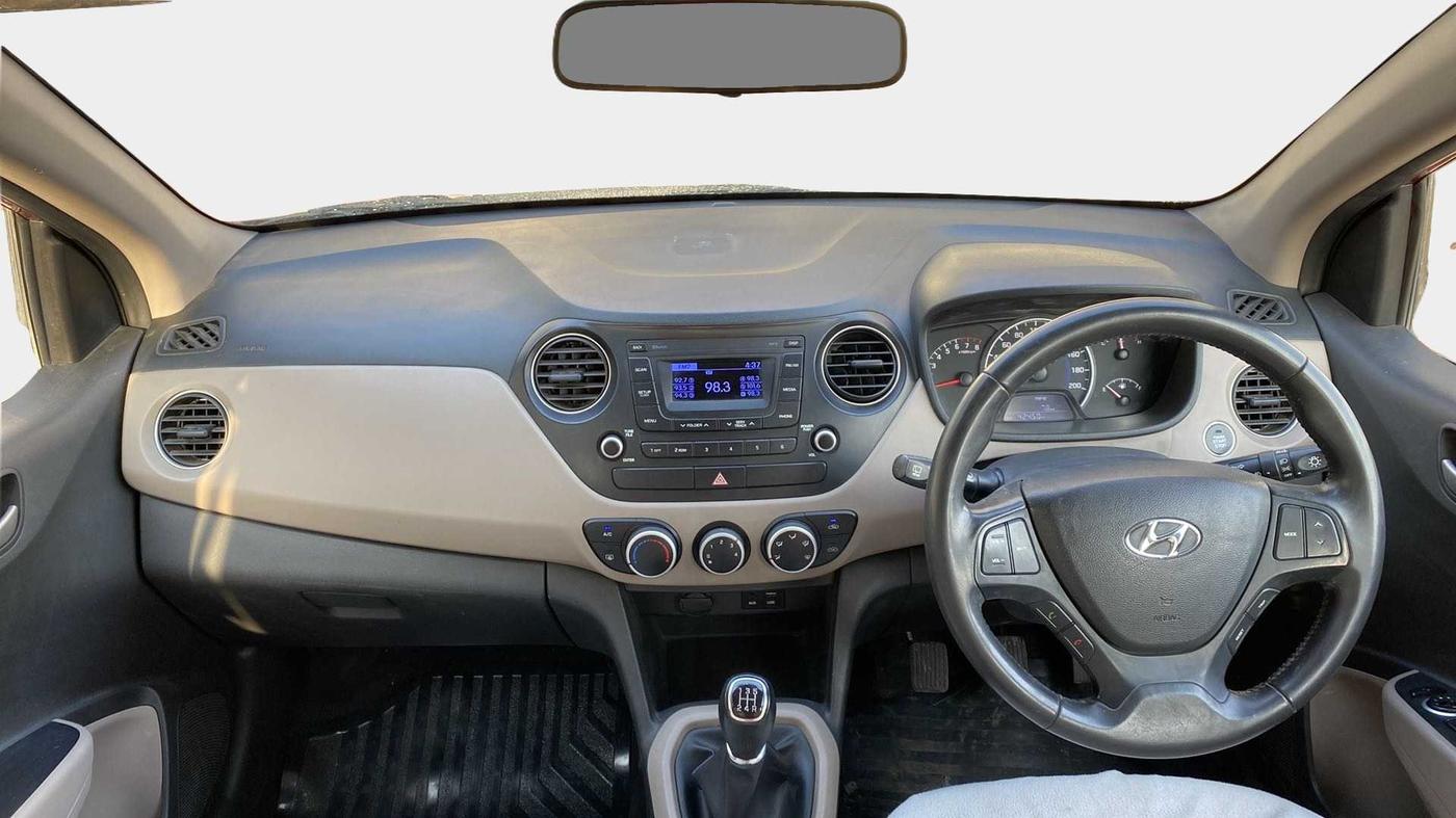 2016 Hyundai Grand i10 ASTA (O) 1.2 KAPPA VTVT, Petrol, Manual, 42,447 km, Dashboard