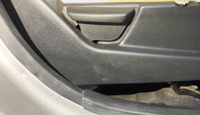 2018 Hyundai Eon ERA +, Petrol, Manual, 81,143 km, Driver Side Adjustment Panel