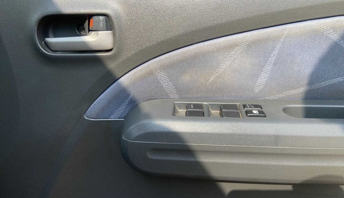 2010 Maruti Ritz VXI, Petrol, Manual, 32,101 km, Driver Side Door Panels Control