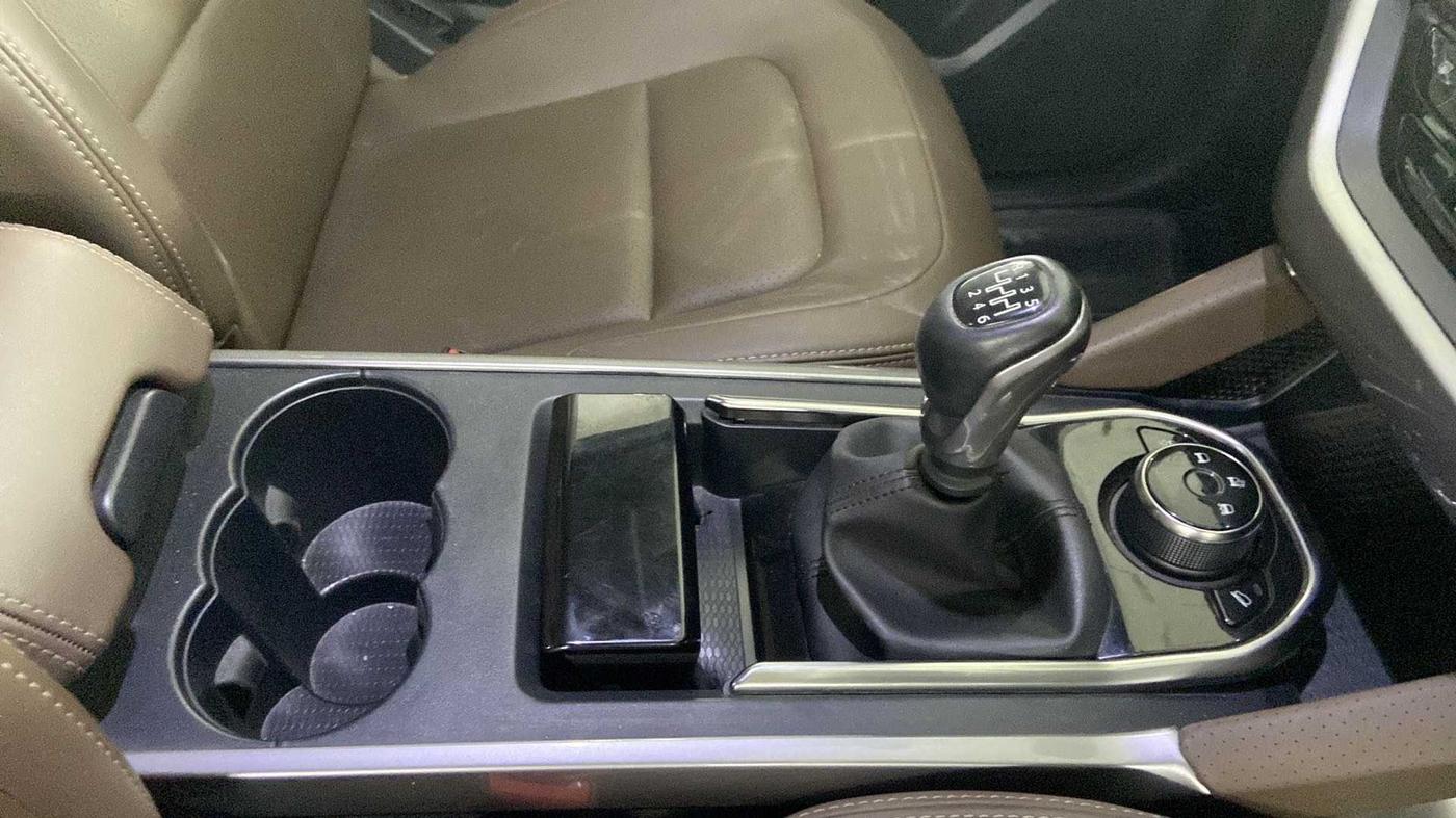 2019 Tata Harrier XZ 2.0L, Diesel, Manual, 27,618 km, Gear Lever