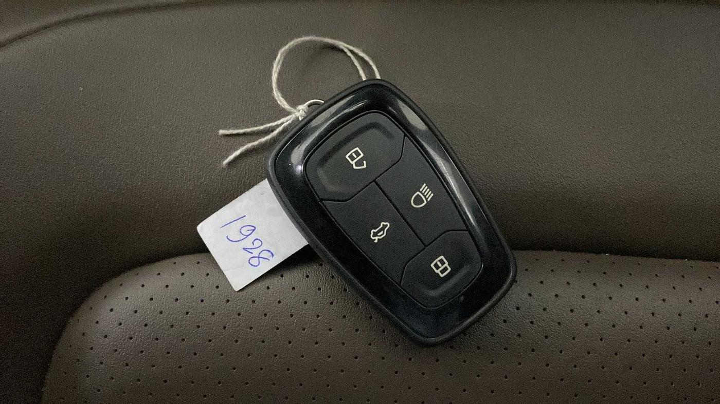 2019 Tata Harrier XZ 2.0L, Diesel, Manual, 27,618 km, Key Close Up