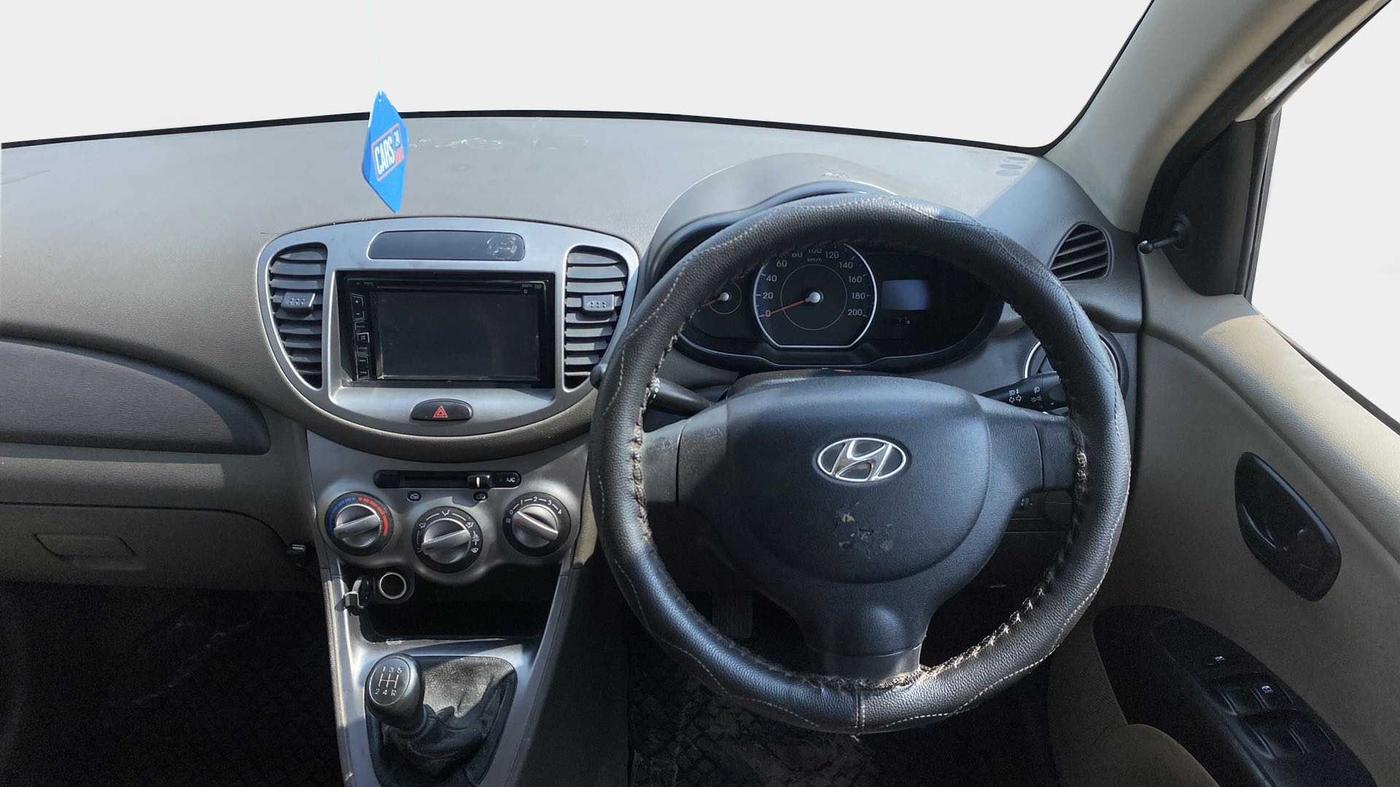 2016 Hyundai i10 MAGNA 1.1, Petrol, Manual, 25,994 km, Steering Wheel Close Up