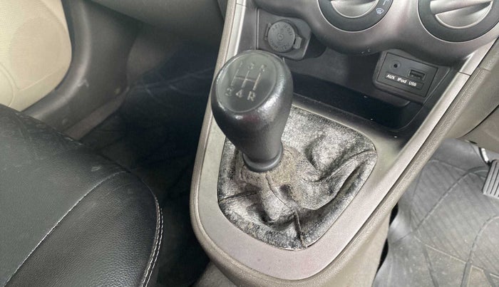2015 Hyundai i10 SPORTZ 1.1, Petrol, Manual, 43,275 km, Gear lever - Boot cover slightly torn