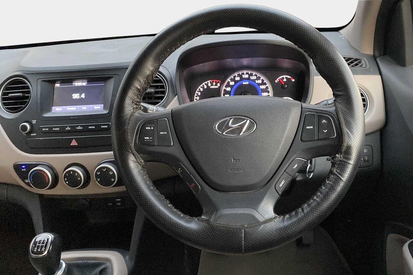 2017 Hyundai Grand i10 SPORTZ 1.2 KAPPA VTVT, CNG, Manual, 43,171 km, Steering Wheel Close Up
