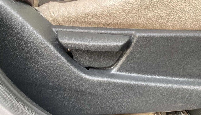 2012 Hyundai Eon ERA +, Petrol, Manual, 65,493 km, Driver Side Adjustment Panel