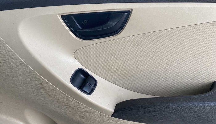 2012 Hyundai Eon ERA +, Petrol, Manual, 65,493 km, Driver Side Door Panels Control