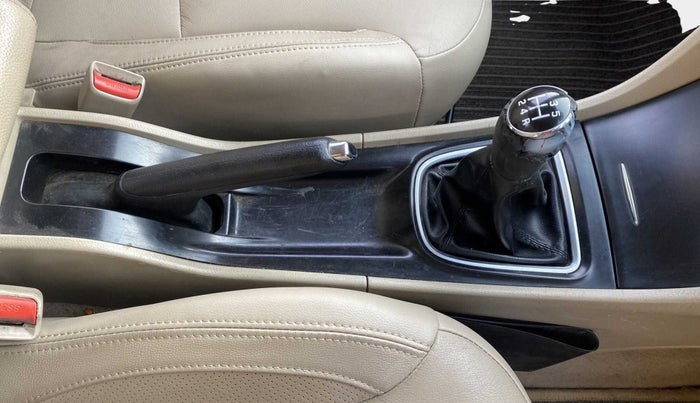 2017 Maruti Ciaz ZXI+, Petrol, Manual, 60,854 km, Gear Lever