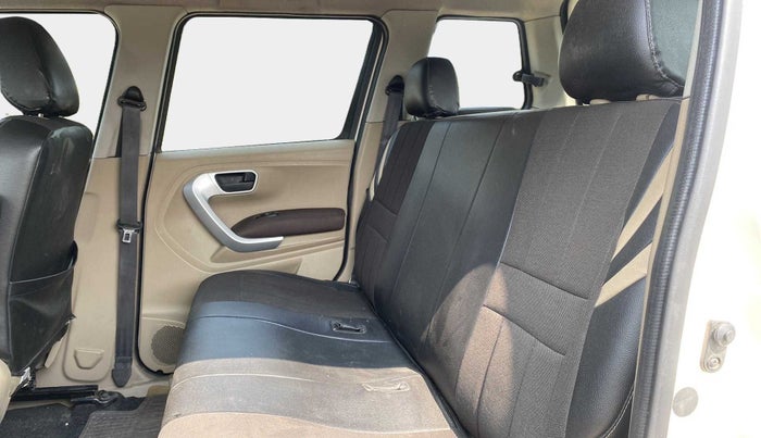 2017 Mahindra TUV300 T8, Diesel, Manual, 62,942 km, Right Side Rear Door Cabin