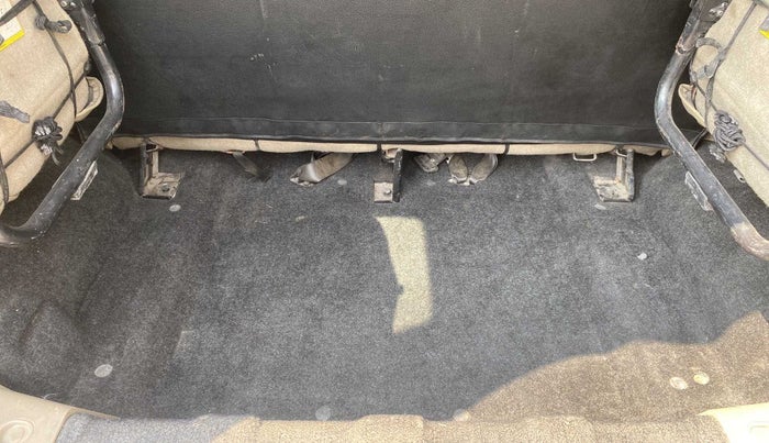 2017 Mahindra TUV300 T8, Diesel, Manual, 62,942 km, Boot Inside