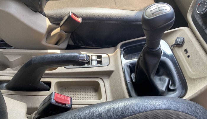 2017 Mahindra TUV300 T8, Diesel, Manual, 62,942 km, Gear Lever