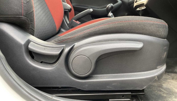 2018 Hyundai i20 Active 1.2 SX DUAL TONE, Petrol, Manual, 42,092 km, Driver Side Adjustment Panel