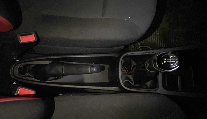 2021 Renault Kwid RXT 1.0 (O), Petrol, Manual, 27,960 km, Gear Lever