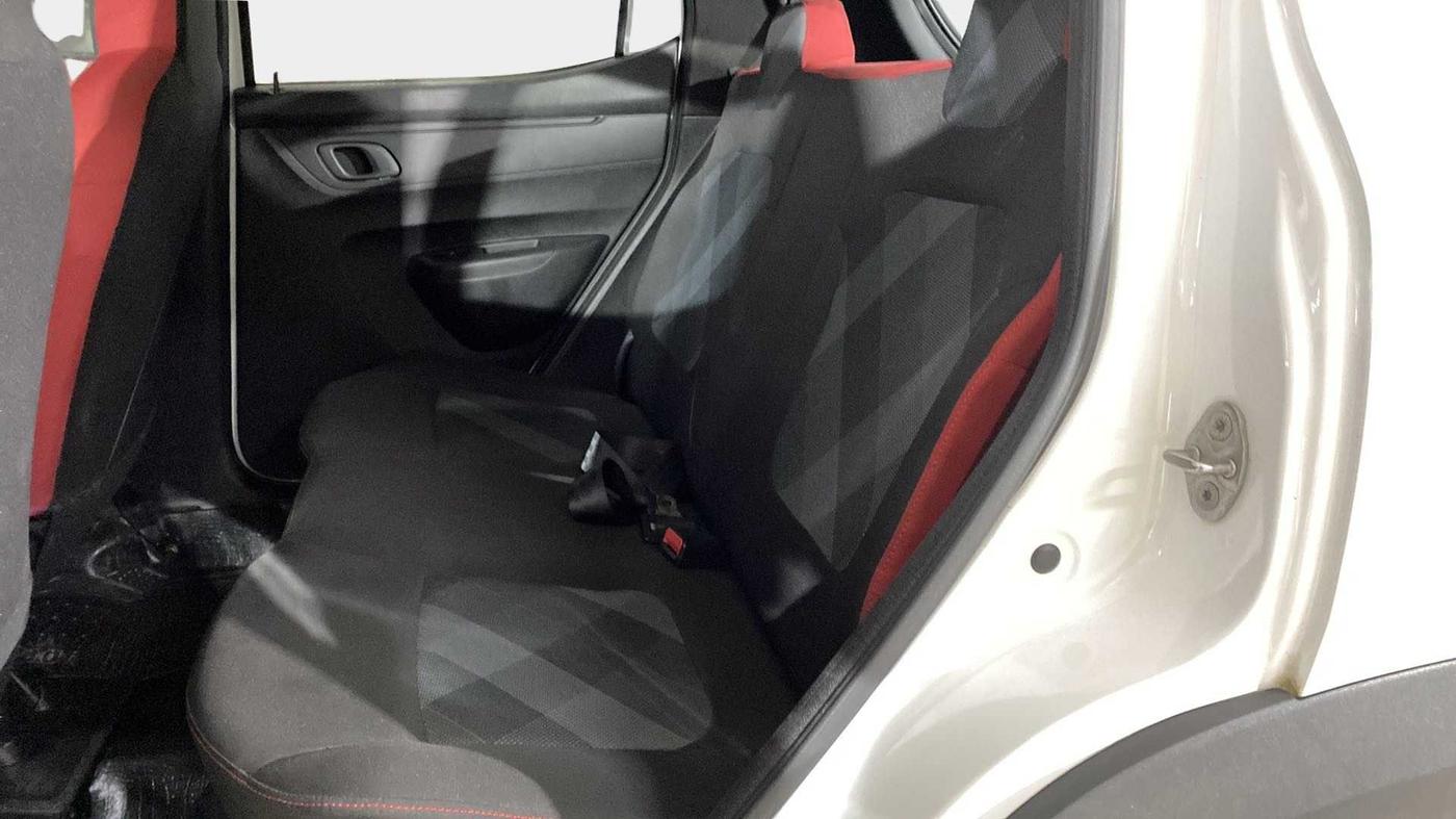 2021 Renault Kwid RXT 1.0 (O), Petrol, Manual, 27,960 km, Right Side Rear Door Cabin