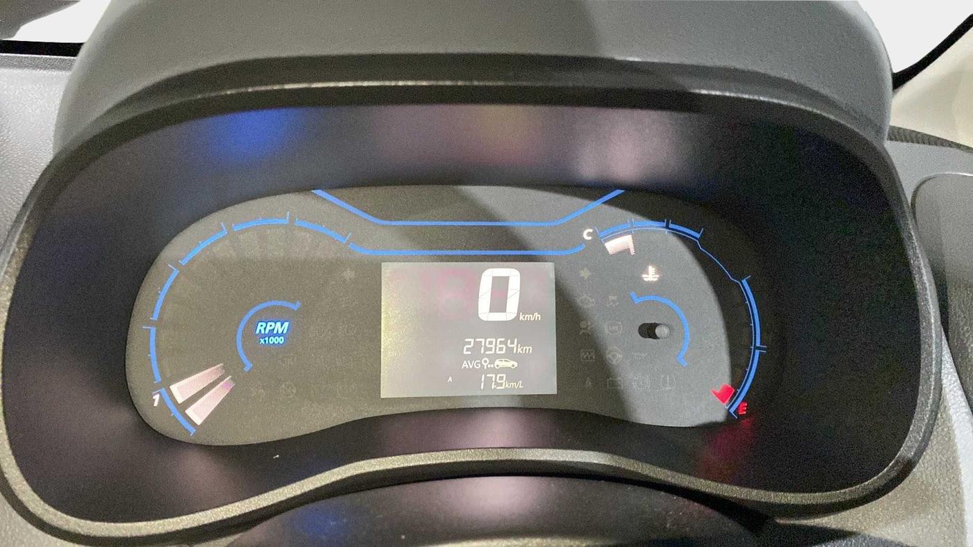 2021 Renault Kwid RXT 1.0 (O), Petrol, Manual, 27,960 km, Odometer Image