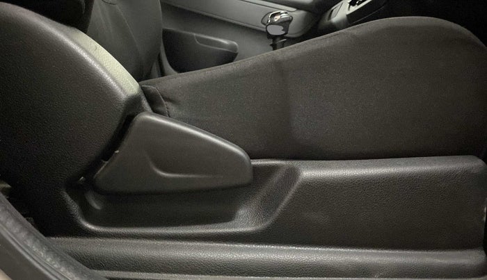 2021 Renault Kwid RXT 1.0 (O), Petrol, Manual, 27,960 km, Driver Side Adjustment Panel