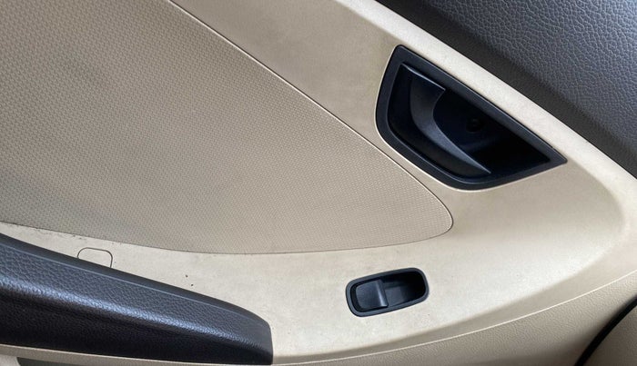 2018 Hyundai Eon ERA +, Petrol, Manual, 16,104 km, Left front window switch / handle - Window making noise/ moving slow