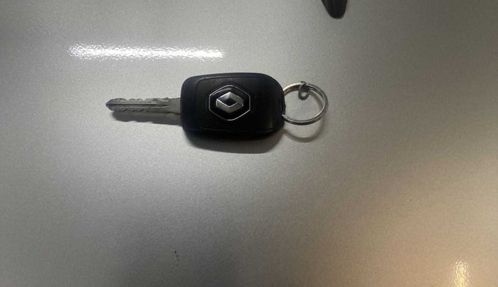 2021 Renault TRIBER RXT, Petrol, Manual, 24,128 km, Key Close Up