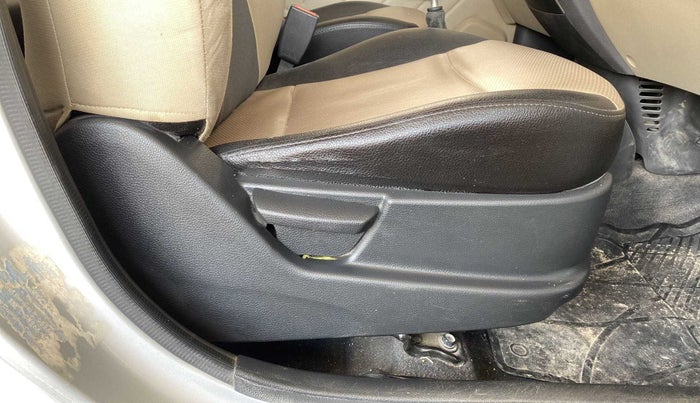 2015 Hyundai Eon D-LITE+, Petrol, Manual, 32,167 km, Driver Side Adjustment Panel