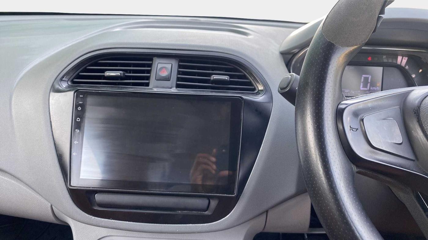 2020 Tata TIGOR XE PETROL, Petrol, Manual, 26,656 km, Infotainment System