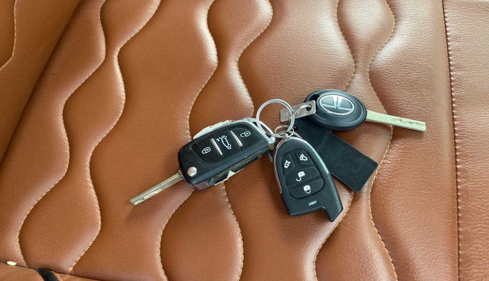 2020 Tata TIGOR XE PETROL, Petrol, Manual, 26,656 km, Key Close Up